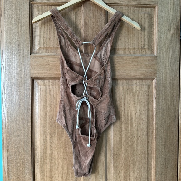 Tigerlily
Suede One Piece Natural - Picture 7 of 9